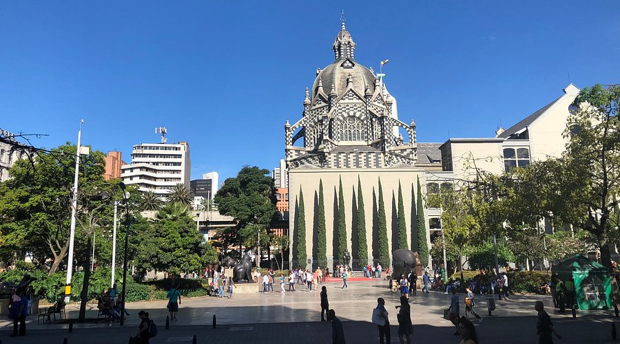plaza-botero